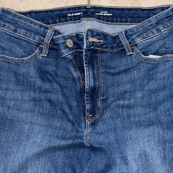 Old navy high rise super skinny jeans - Picture 2 of 3